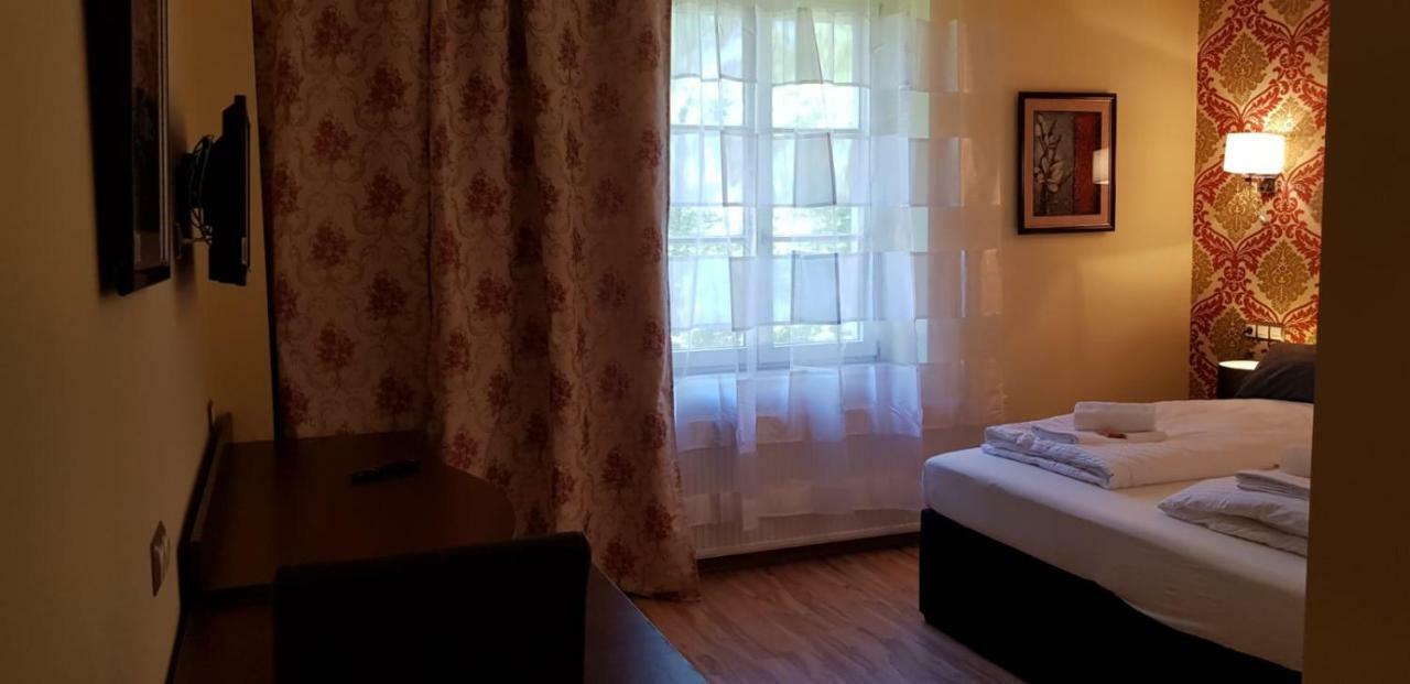 Hotel-Villa Lalee Дрезден Экстерьер фото
